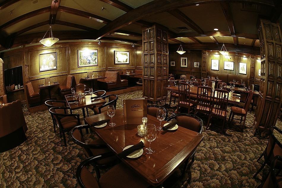 Compass Point Inn - サレー レストラン 写真