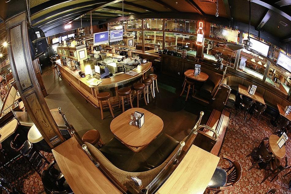 Compass Point Inn - サレー レストラン 写真